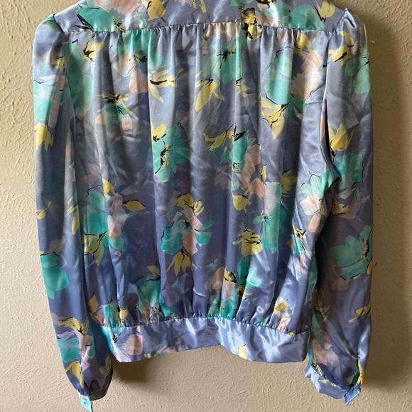 Laura Henson crop silk blouse, size small/medium - Picture 3 of 3